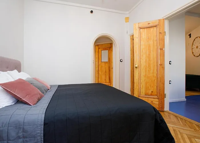 Peegel In Center Free Parking *