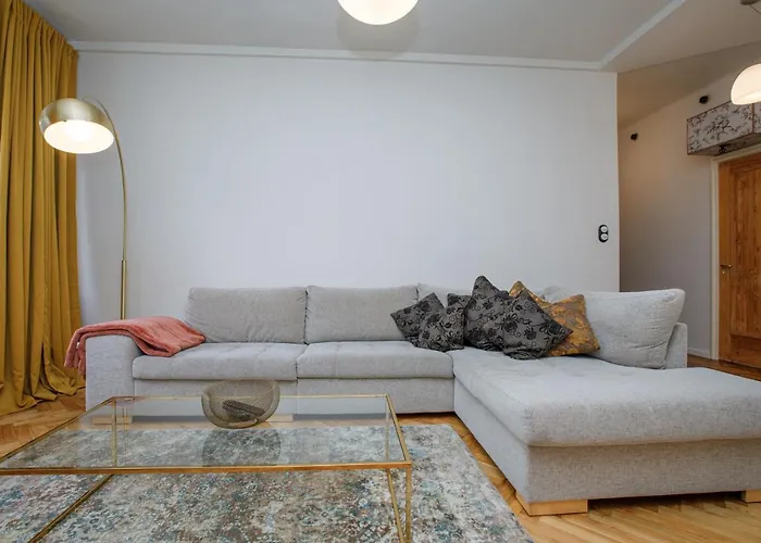 Peegel In Center Free Parking Таллин