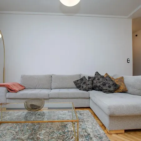 Peegel In Center Free Parking Talin