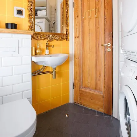 Peegel In Center Free Parking * Talin